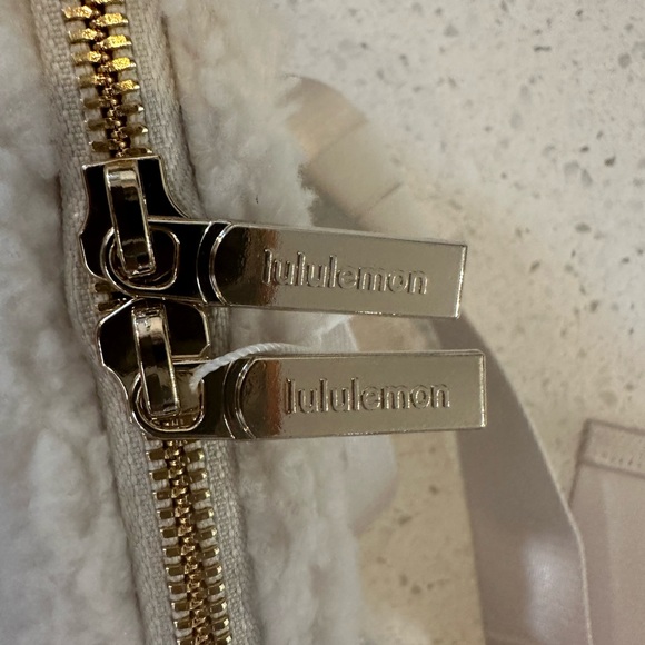 Lululemon Everyday Belt Bag Fleece Large White Opal with gold accessories - Picture 6 of 11